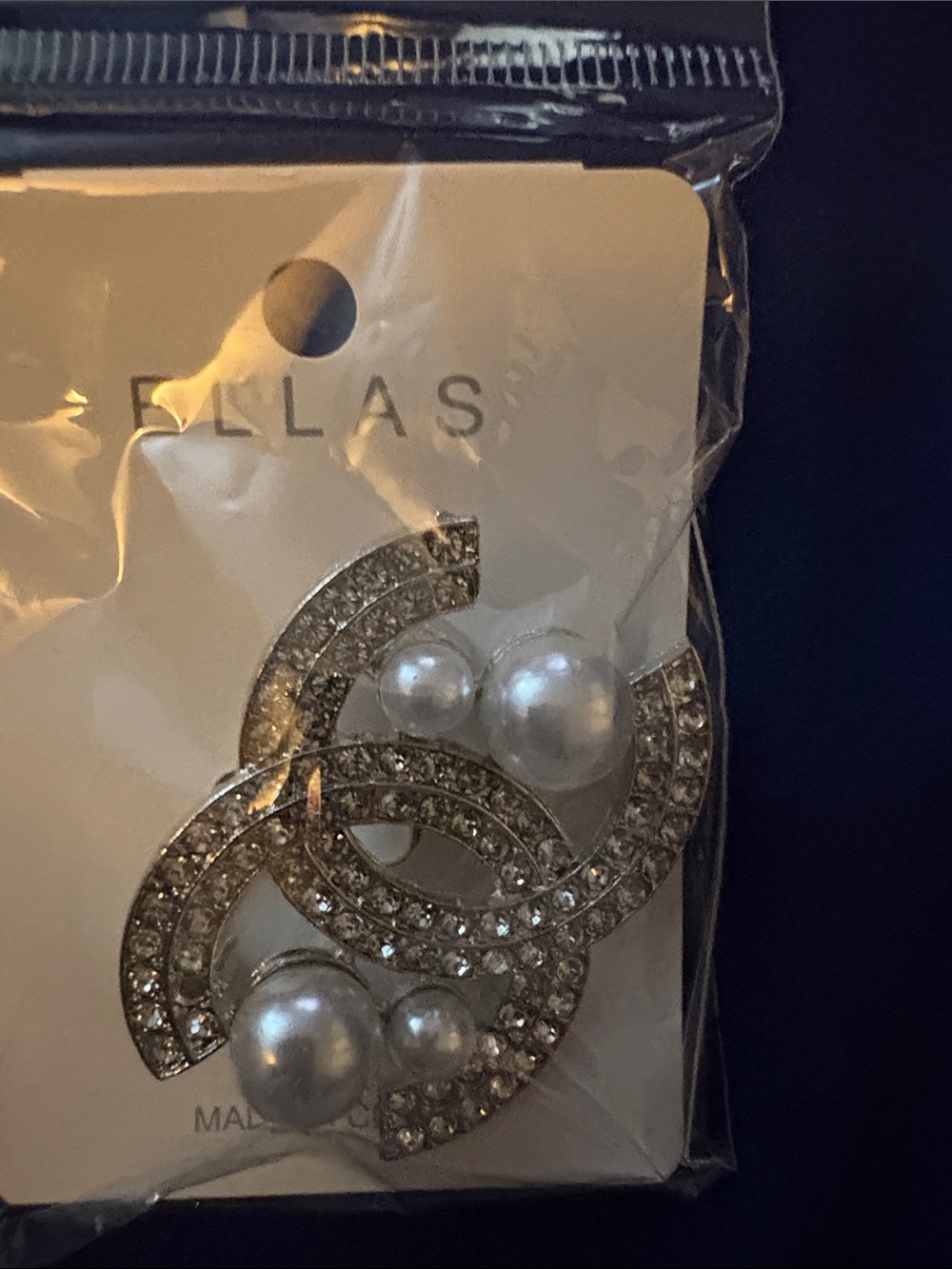 FASHION Ella Silver Crystal & Pearl CC Brooche - Silver